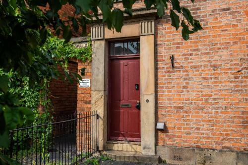 Grade2 Listed Home W/garden +parking In City
