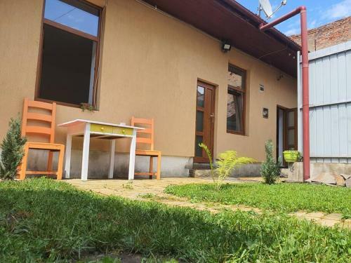 Casa Luminoasa In Centrul Orasului Cu Parcare