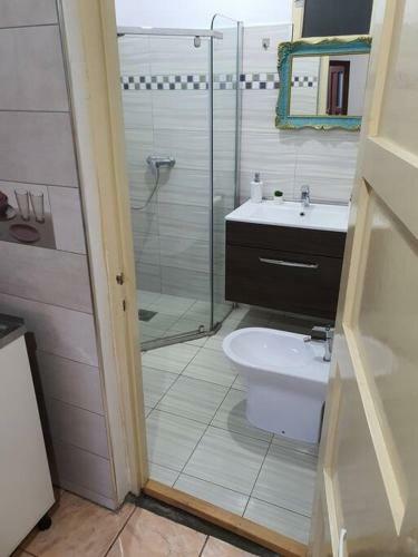 Casa Luminoasa In Centrul Orasului Cu Parcare