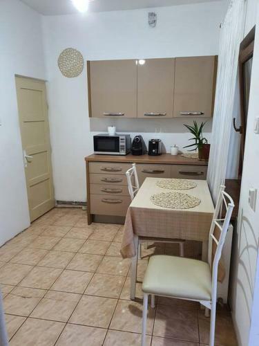 Casa Luminoasa In Centrul Orasului Cu Parcare