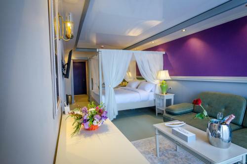 Hotel Phoenicia Blue View