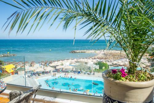 Hotel Phoenicia Blue View