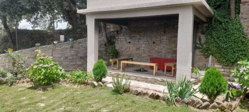 Cliffside Manor, Satkhol, Mukteshwar By Earthaa Escapes