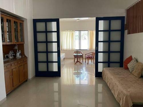 Large 4 Bed Villa-airy, Green And Quiet Vistas