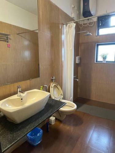 Large 4 Bed Villa-airy, Green And Quiet Vistas