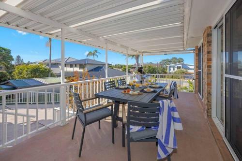 Otto House - Family Beach House With Pool