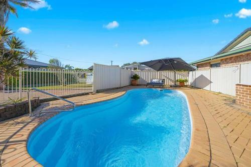 Otto House - Family Beach House With Pool