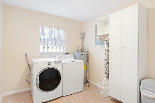 Gorgeous 3 Bdr, Amazing Bbq Area, Pool And More