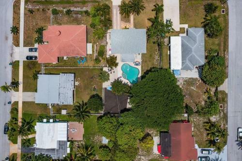 Resort Style Home W/ Pool Mins To Beach & Delray