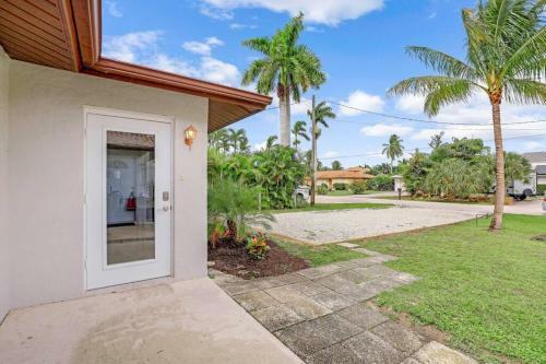 Bonita Luxury Living - Private Dock - By The Beach