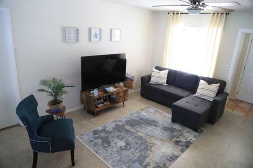 Entire Home-bradenton 3/2 Indoor Pool Near Beaches