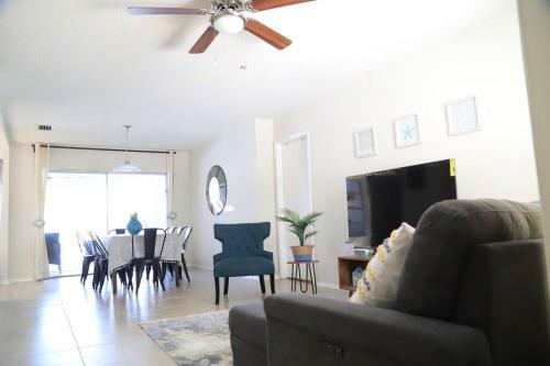 Entire Home-bradenton 3/2 Indoor Pool Near Beaches