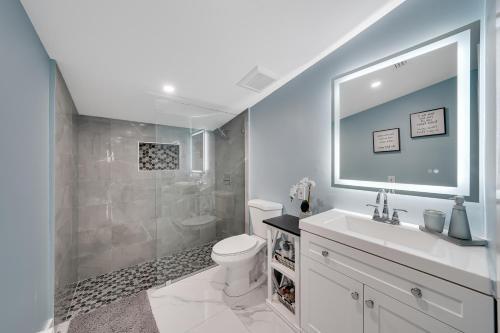 Cheerful 2 Bedroom Lakehouse Home Woffice Space