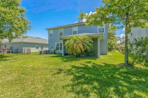 Cheerful 5 Bedroom With Private Office Space!