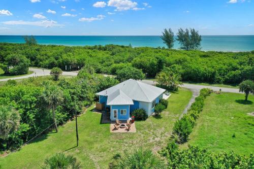 Hutchinson Island Cottage Steps To The Beach