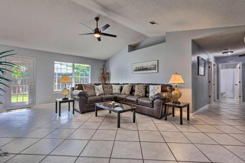 Modern Gulf Breeze Getaway Patio, Near Beach