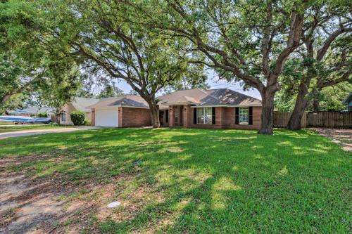 Modern Gulf Breeze Getaway Patio, Near Beach