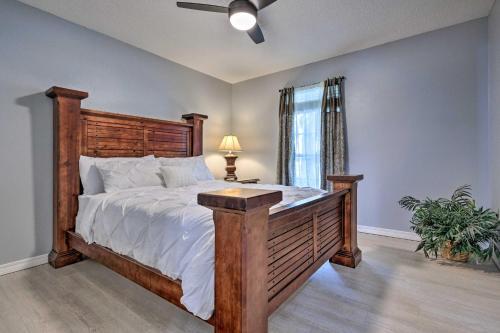 Modern Gulf Breeze Getaway Patio, Near Beach