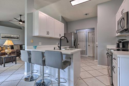Modern Gulf Breeze Getaway Patio, Near Beach