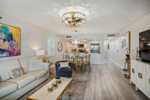 Pelican Pointe 5b Upscale Gorgeous Panoramic Views