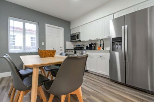 Apartamento Bespoke Duplex Cozy Renovated Parking & Yard