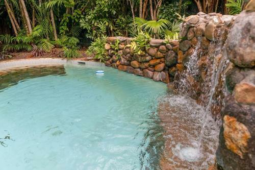 The Writers Retreat Lush Garden With Pool