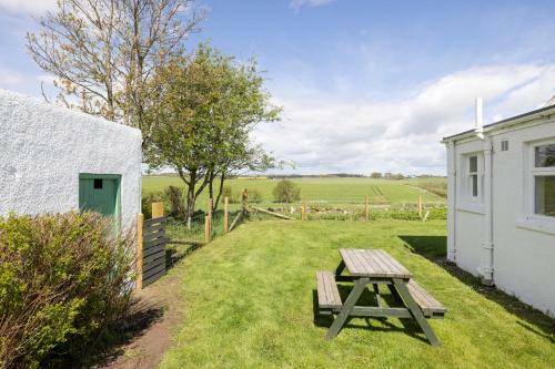 Altido Gorgeous Cottage With Garden & Great Views