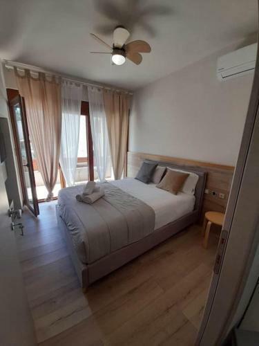 Square Apartment