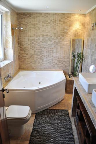 Stone Pool House Gouvia