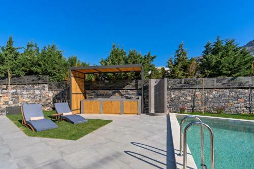 Villa Paligremnos Residences, A Beachside Retreat!