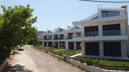 Villa Dahlia By The Sea