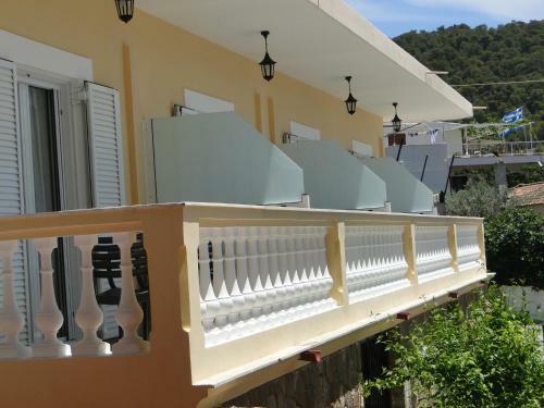 Chrysanthe's Apartments No2