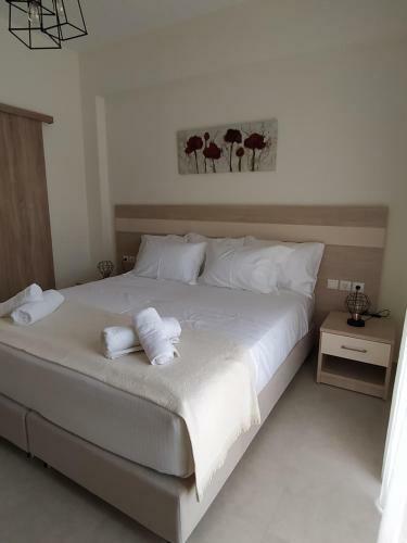 Chrysanthe's Apartments No2