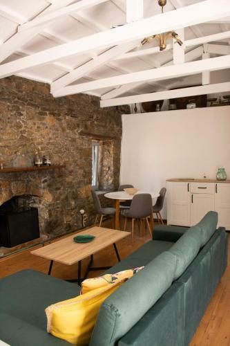 Caviro - Traditional Stone House In Chora