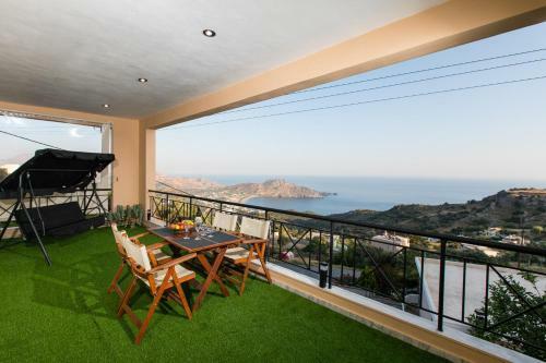 Irinis Sea View House
