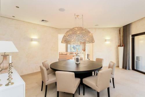[luxury Villa] Cinema, Sauna, Pool And Billiards