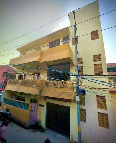 Atithidevo Bobby Premium
