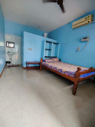 Hostal The Only Place Beach Guest House