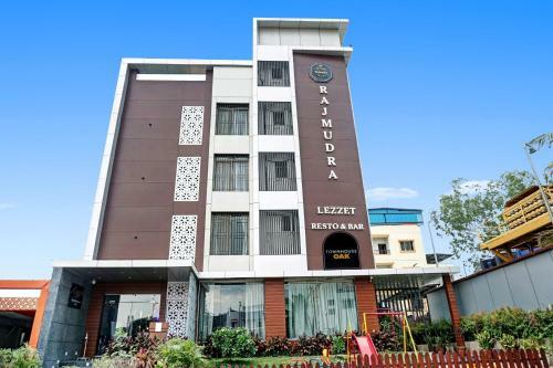 Townhouse Oak Hotel Raj