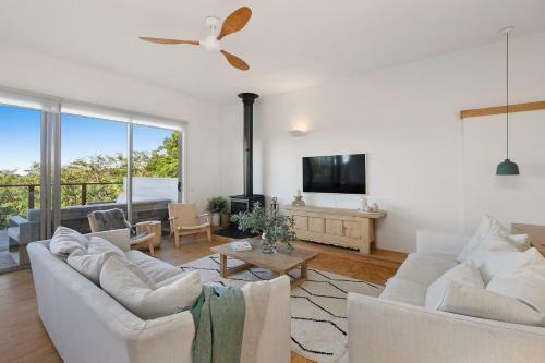 Kookaburra Retreat At Macmasters Beach