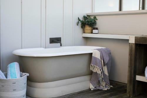 Kookaburra Retreat At Macmasters Beach