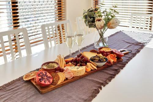 Pet Friendly 5 Br Family Home W Pool At Caloundra
