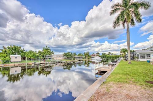 Canal-front Home With Lanai About 5 Mi To Ft Myers!