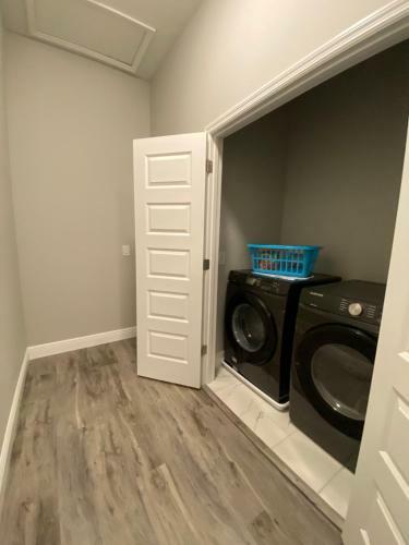 33 Brand New Townhouse, 21 Mi To Wec