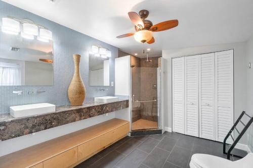 Chic Coastal - Heated Pool, Near Everything!