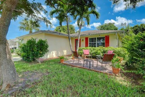 Beautiful Naples Park Cottage -only 1 Mile To Vanderbilt Beach North