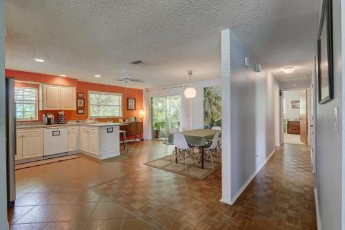 Beautiful Naples Park Cottage -only 1 Mile To Vanderbilt Beach North
