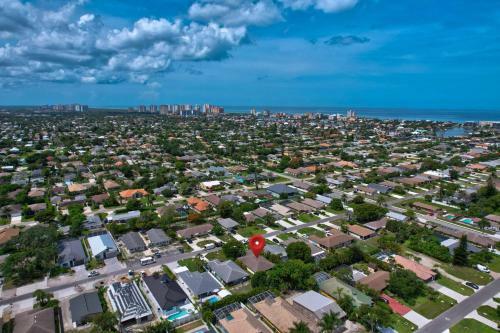 Beautiful Naples Park Cottage -only 1 Mile To Vanderbilt Beach North