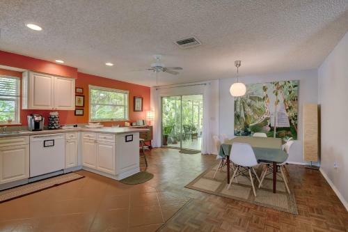 Beautiful Naples Park Cottage -only 1 Mile To Vanderbilt Beach North