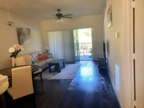 Apartamento Beautiful Pool View Condo